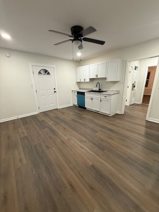 Photo - 1359 Park St