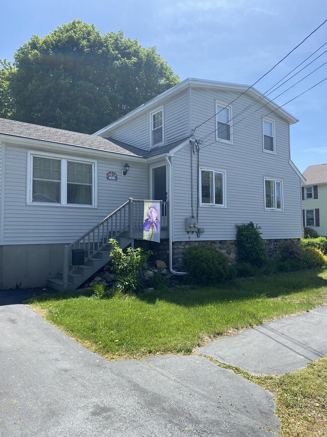 Building Photo - 21 Plainfield Ave Unit 2