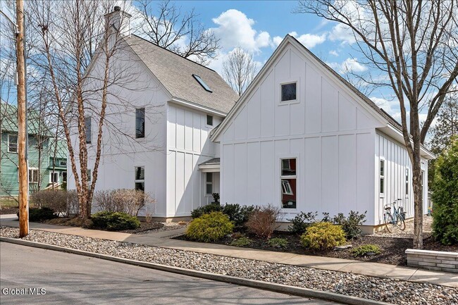 Photo - 18 Granite St