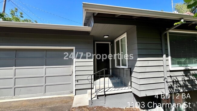 Building Photo - Spacious 4BD I 2BA Home w/ Separate Living...