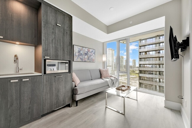 Building Photo - 480 Front St W