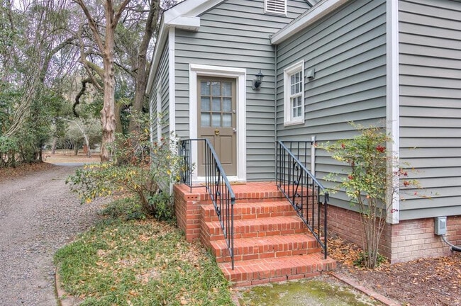 105 Florence St NW