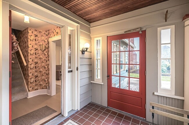 Photo - Quaint 4 bedroom Erie Home with Central Air & Garage Parking