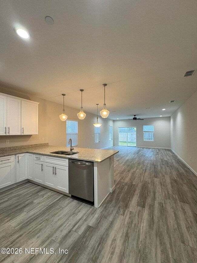 Photo - 838 5th Ave S