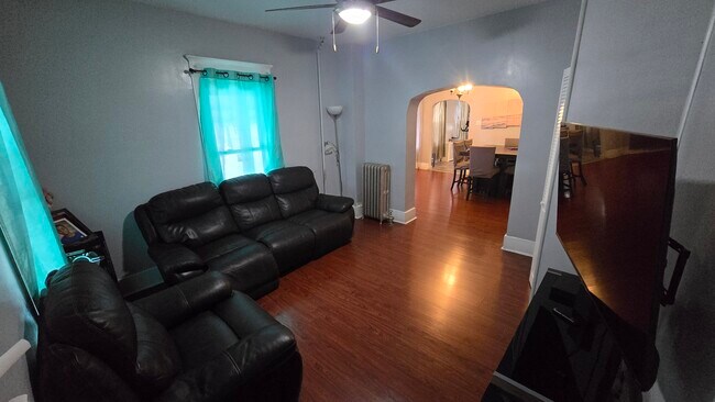 Photo - 601 W Main St