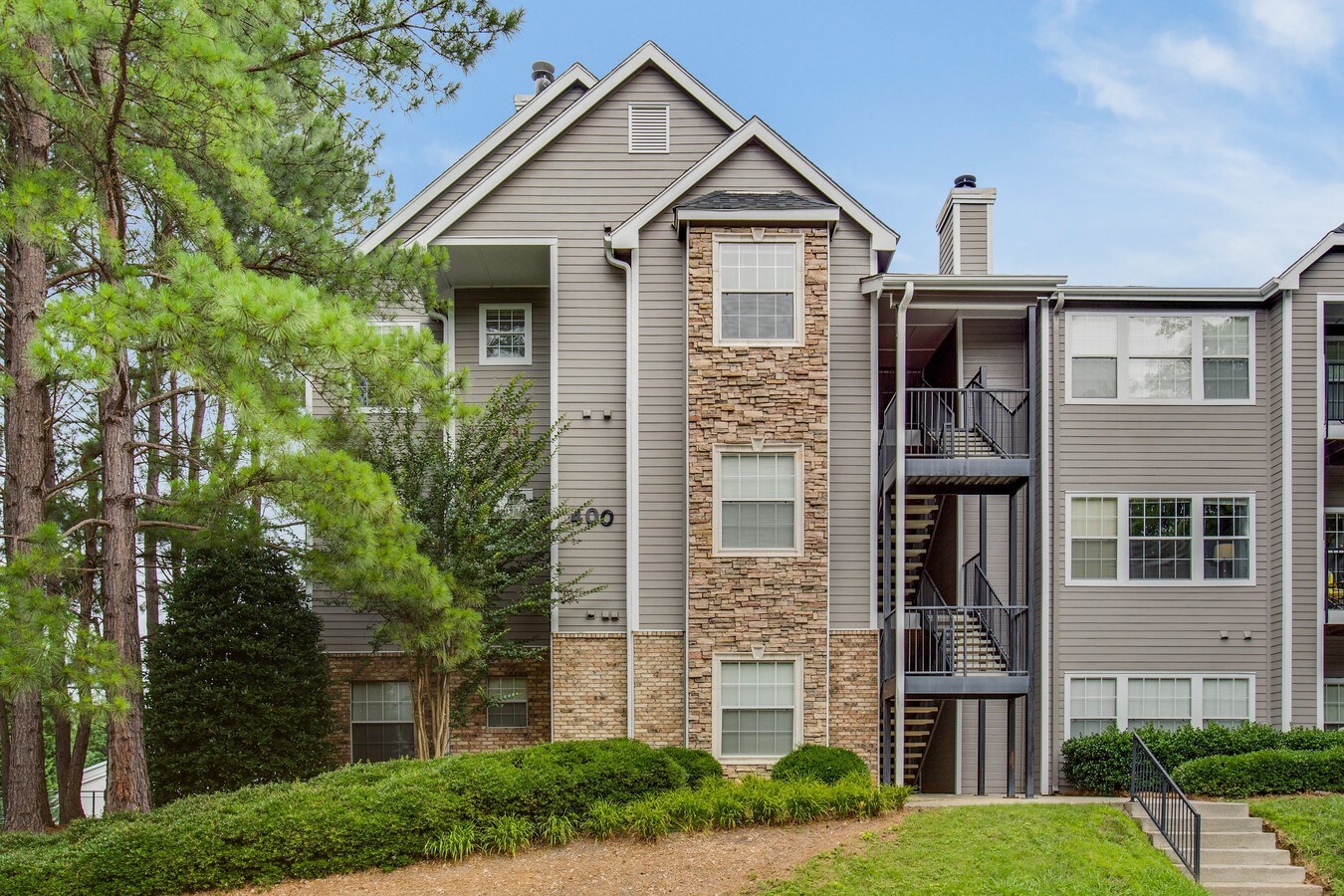 Crowne Oaks Apartments Off Campus Housing