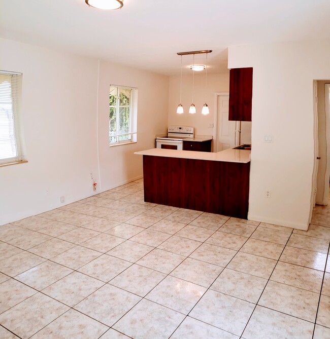 Photo - 800 NE 7th St