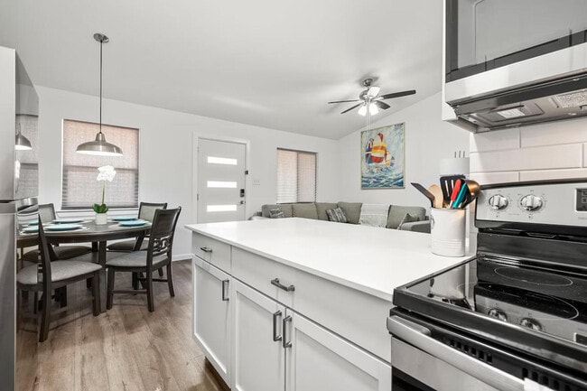 Photo - 710 W 34th St Unit ID1385486P