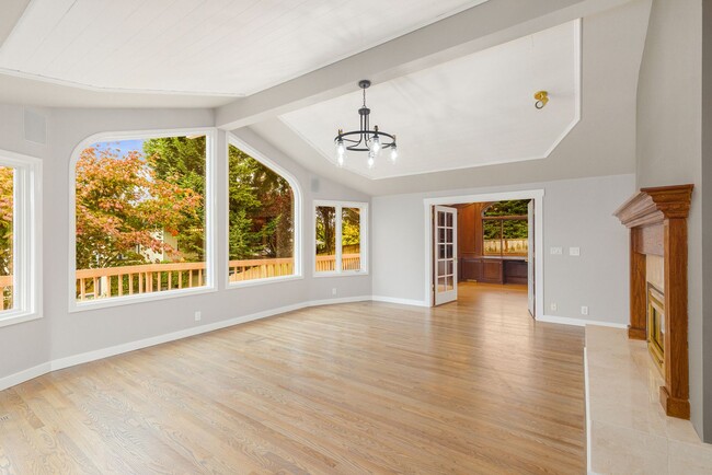 Photo - Welcoming Clyde Hill 5 Bedroom 3 Bath Home