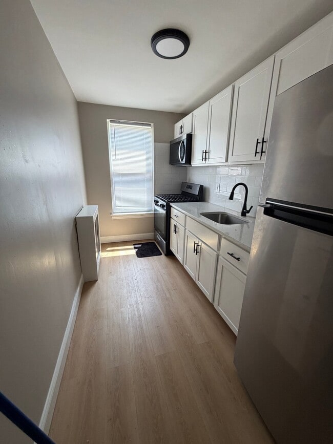Building Photo - 676 Park Ave