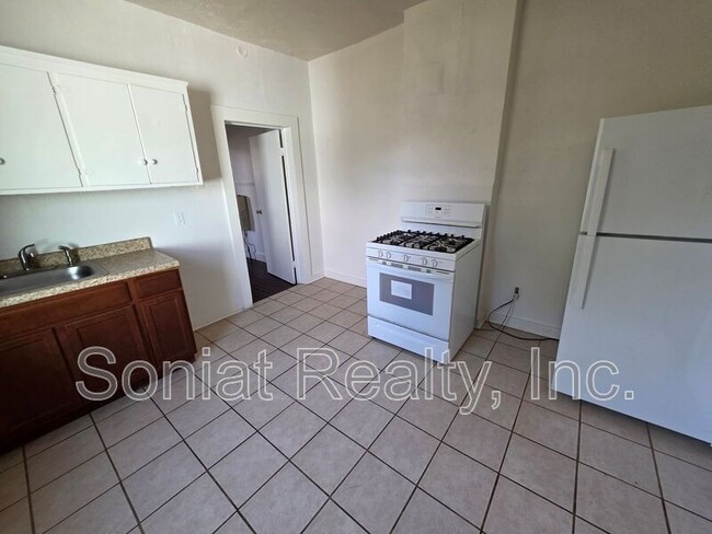 Photo - 2153 Hope St