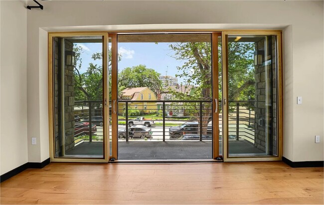 Photo - 20 Boulder Cres St Unit 201