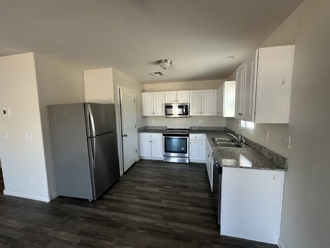 Photo - 202 W Bobcat Ct