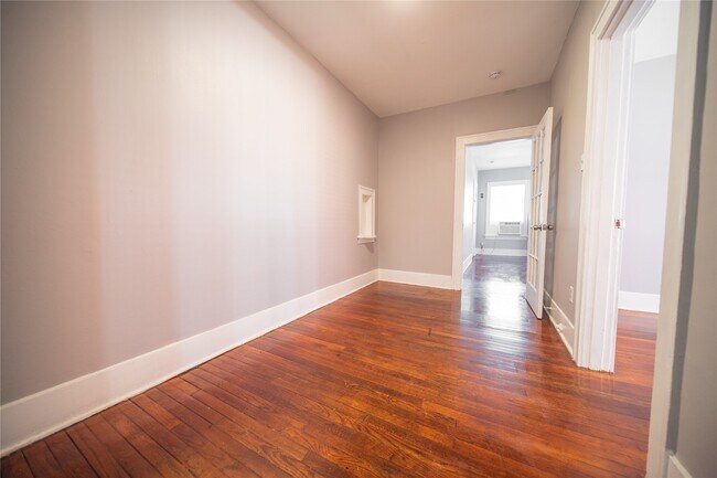 Photo - 1818 Calumet St