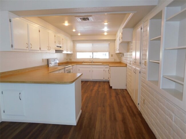 Photo - 2077 Whitewater Dr