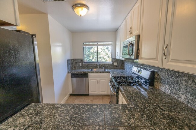 Photo - Beautiful End Unit Townhouse