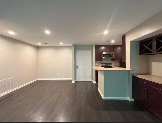 Photo - 3312 Pine Heights Dr NE