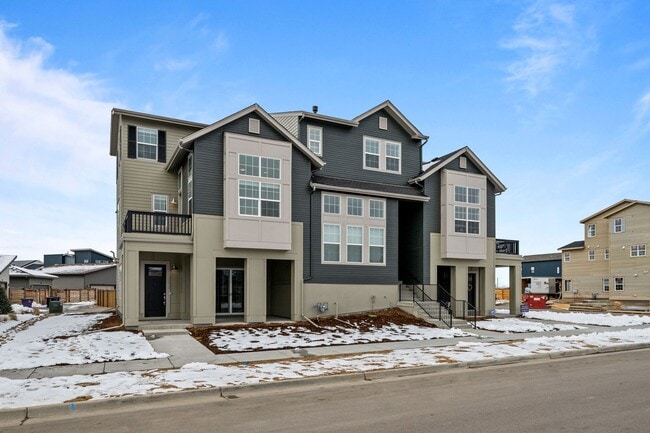 Building Photo - Spacious Family Home in Quiet Neighborhood