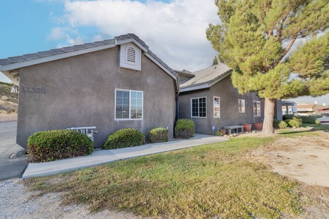 Building Photo - Beautiful 2 Bedroom Condo