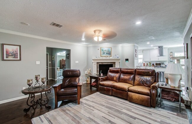 Photo - 9818 Emnora Ln