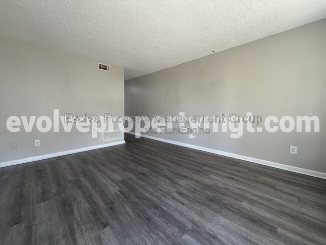 Building Photo - 670 Hobbs Dr