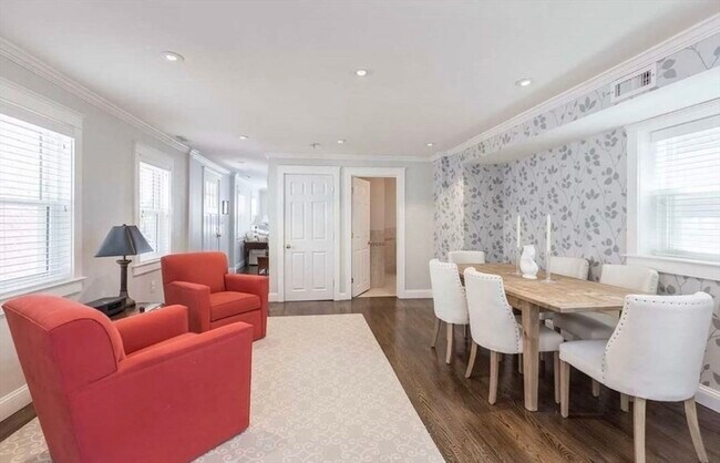 Photo - 622 E 2nd St