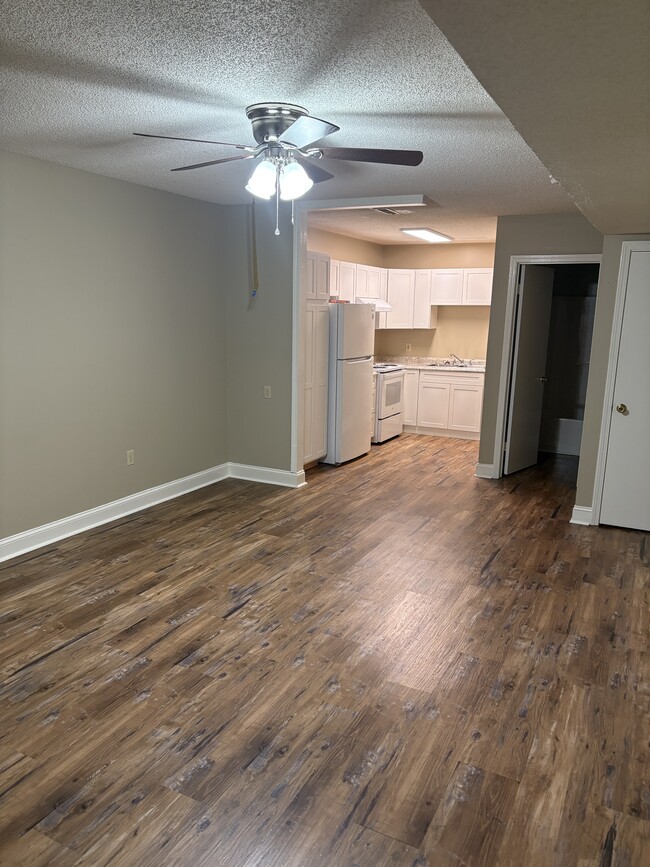 Building Photo - 16033 Steinman Rd Unit 3 Rental