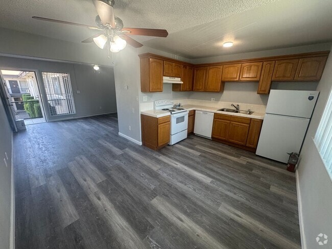 Building Photo - Cozy 2bd/1bth on Second Floor! Unit 12 Rental