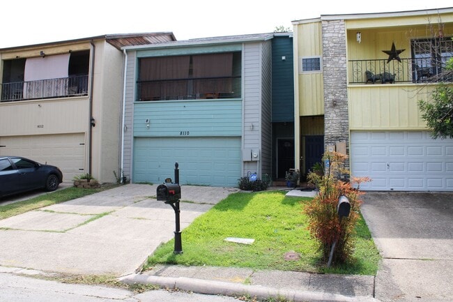 Building Photo - RENOVATED 2-BEDROOM TOWNHOME IN AHISD