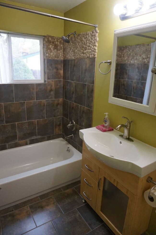 Photo - Two Bedroom Duplex in Golden!!