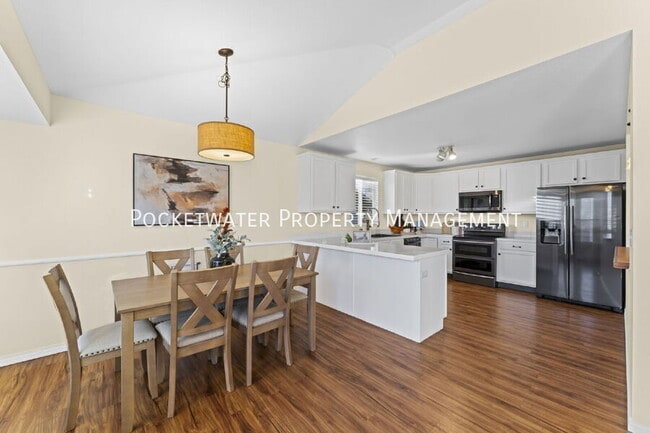 Photo - 628 Sumac St