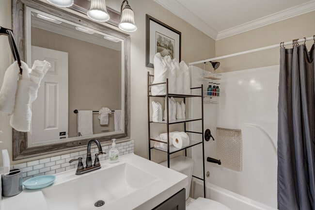 Photo - 2225 Summit St Unit SI ID1388438P