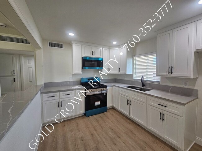 Photo - 762 Woodward Ave