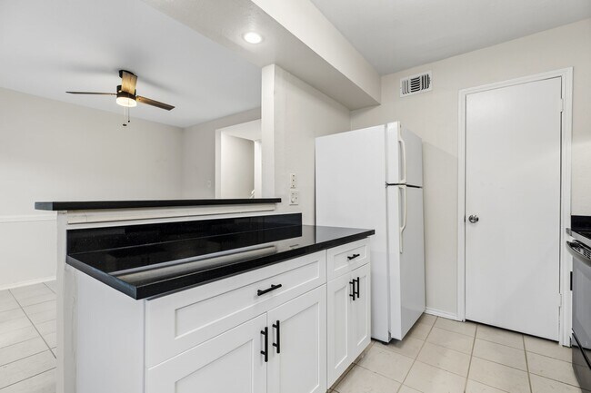 Photo - 6422 Burgoyne Rd Unidad 150