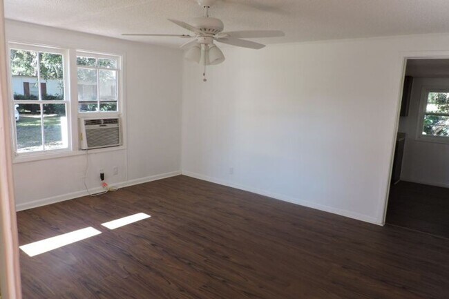 Photo - 3204 Silver Lake Dr