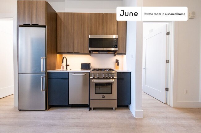 Room in Shared 4 bed/2 bath home in Dupont Circle