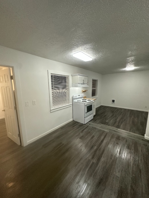 Photo - 4975 Breanna Ln NE