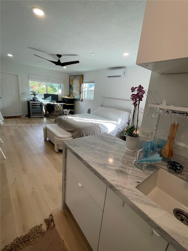 Photo - 2421 SW 26th Terrace Unit 2