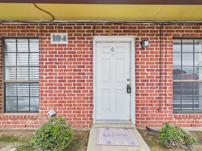 Photo - 104 Country Ln