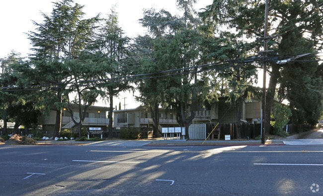 Bascom Holiday Apartments