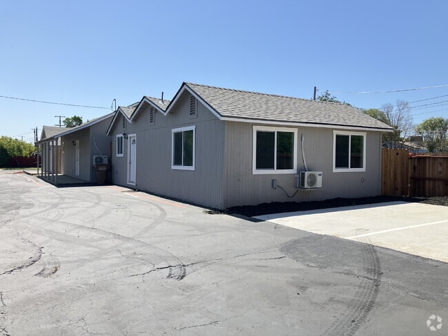 Building Photo - 1855 D St Unit 3 Rental