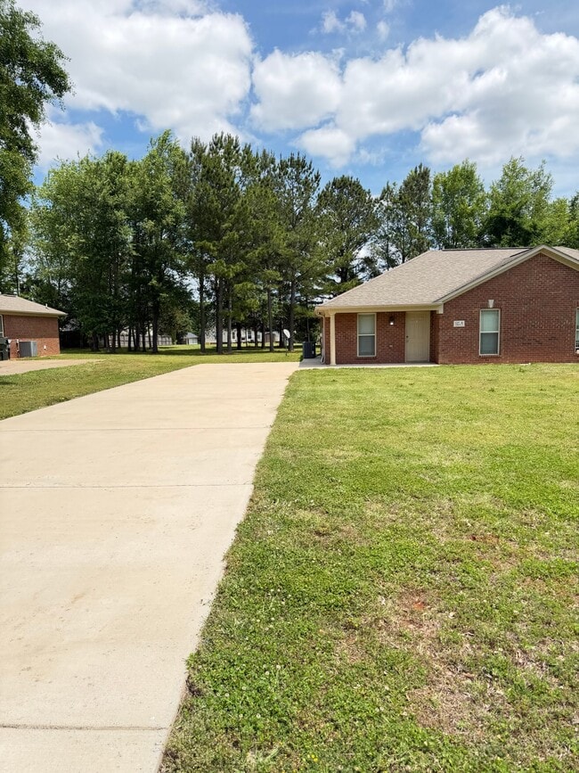 Building Photo - 127 Hedge Ln Unit A1