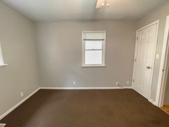 Photo - In-Unit Washer and Dryer