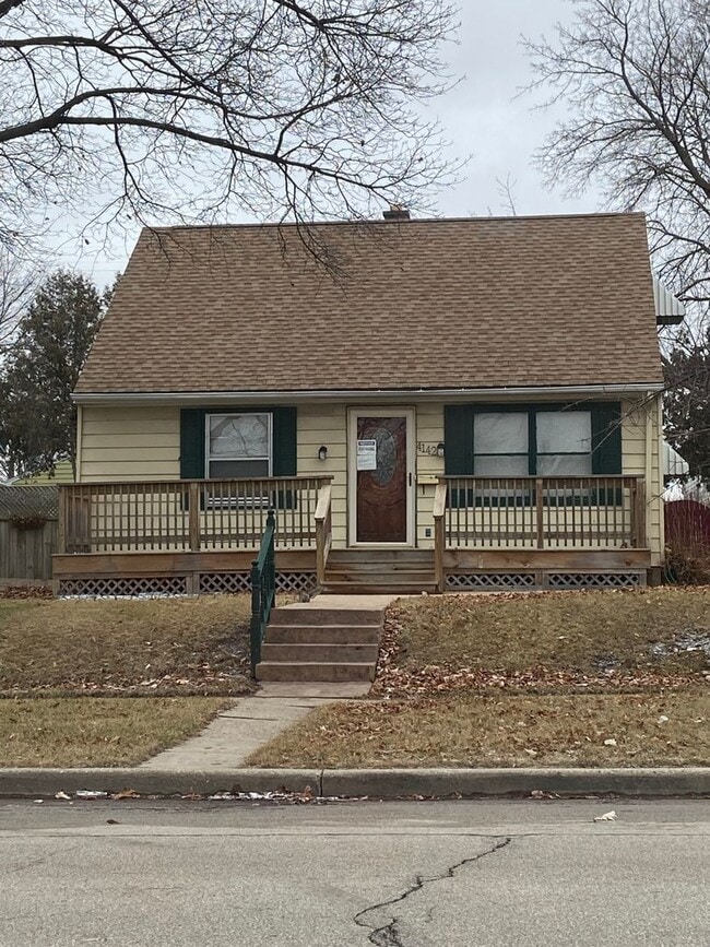Building Photo - 4BR SINGLE FAMILY HOME, GREAT LOCATION, YARD, PARKING, BASEMENT