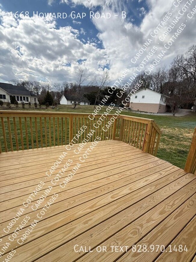 Photo - 1668 Howard Gap Rd Unidad B