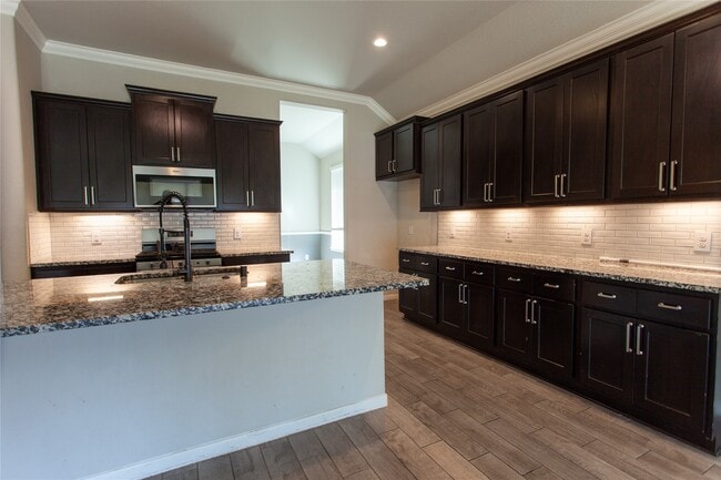 Photo - 5826 Euclid Loop