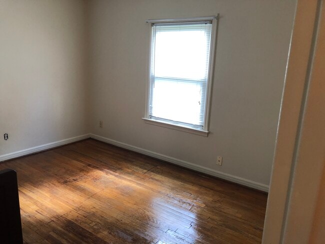 Photo - 2889 Bellwood Ave