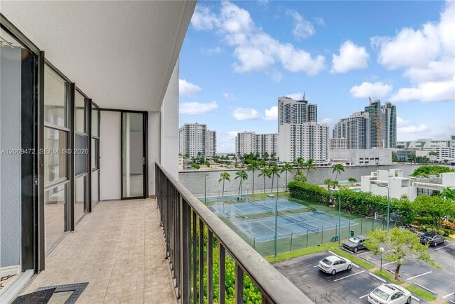 Photo - 1000 Parkview Dr Unit 614