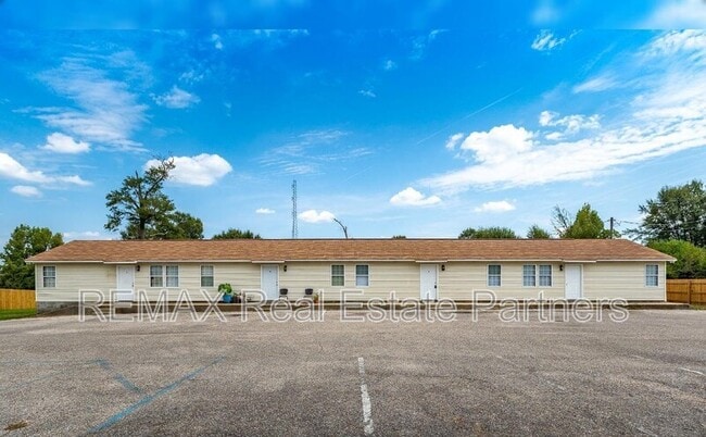 900 Cypress Ave