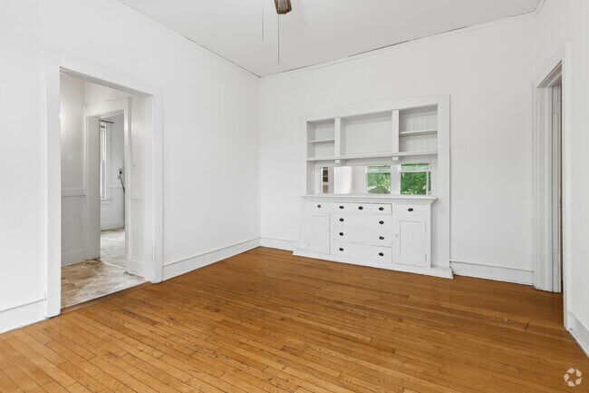 4BR, 1BA - 1,658SF - Dining Room